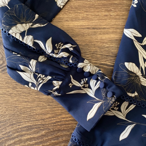 Bardot blue floral mini dress size 8 - Picture 3 of 4